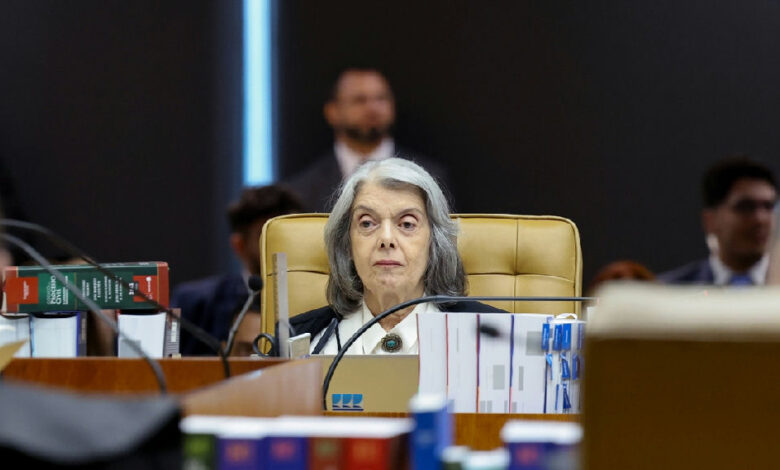 Magistradas enviam manifesto e flores à ministra Cármen Lúcia em gesto de apoio