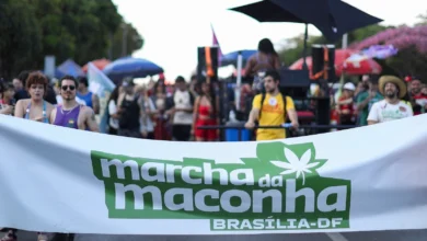 Marcha da Maconha reúne manifestantes em Brasília para defender legalização