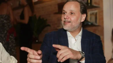 Marco Aurélio de Carvalho chama Flávio Bolsonaro de miliciano em evento com empresários na sexta