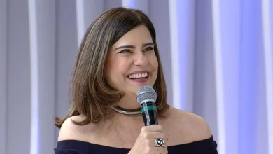 Mayara Magri celebra maturidade em novo ensaio fotográfico aos 64 anos