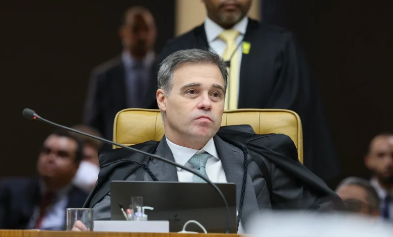 Mendonça contesta Moraes e pede investigação por abuso de autoridade no STF