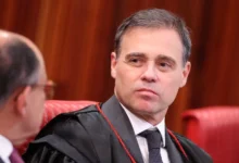 Mendonça ordena remoção de conteúdos falsos sobre Flávio Bolsonaro e Padroeira