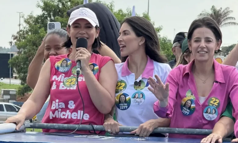 Michelle Bolsonaro lidera carreata em Valparaíso de Goiás por Maria Yvelônia