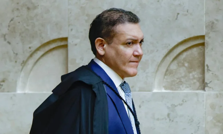 Nunes Marques determina suspensão de jingle da campanha de Lula contra Flávio Bolsonaro