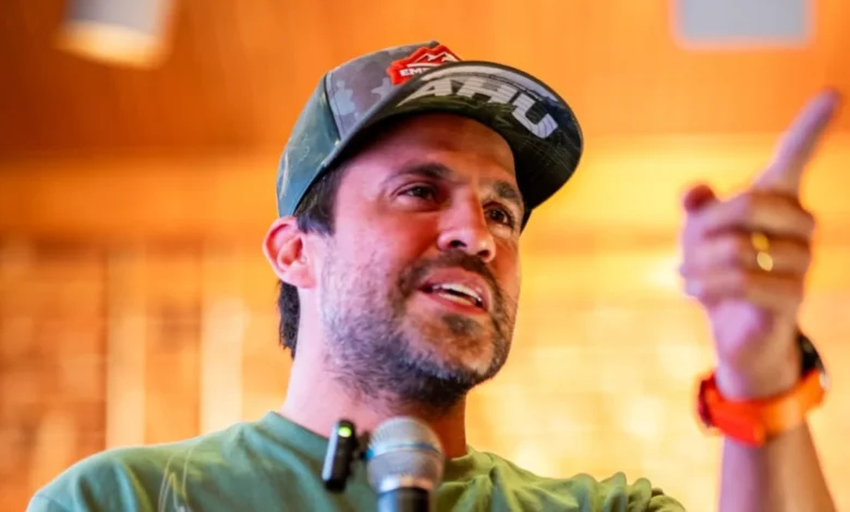 Pablo Marçal é sentenciado a pagar indenização após vídeo com farinha contra político da Rede