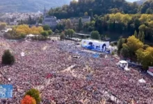 Papa Leão 14 reúne 800 mil fiéis em missa histórica no centro de Paris