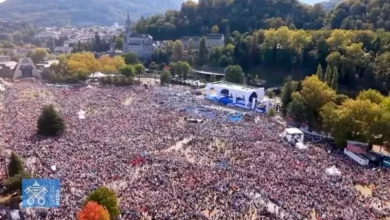 Papa Leão 14 reúne 800 mil fiéis em missa histórica no centro de Paris