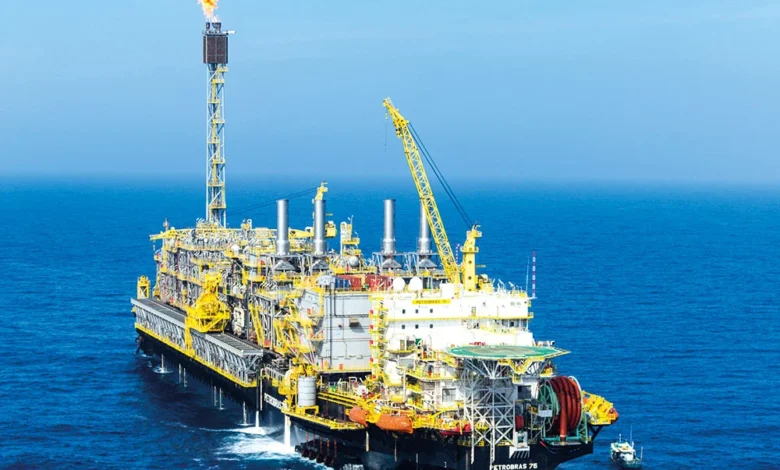 Petrobras enfrenta embate estratégico entre lucro acionário e interesse público