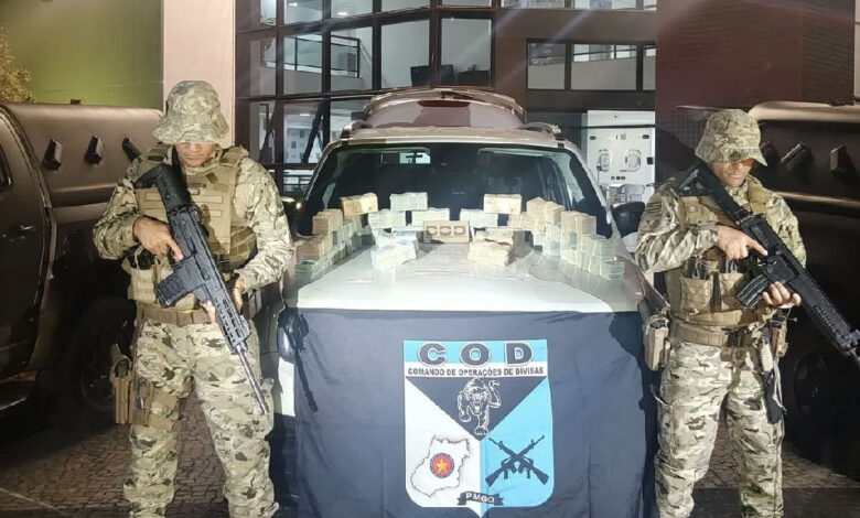 PM apreende quase R$ 1,2 milhão em dinheiro vivo escondido em porta-malas em Goiás