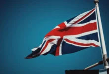 Polícia britânica detém cinco suspeitos de planejar ataque a base aérea usada pelos EUA