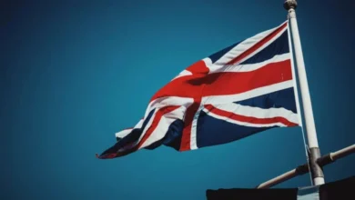 Polícia britânica detém cinco suspeitos de planejar ataque a base aérea usada pelos EUA
