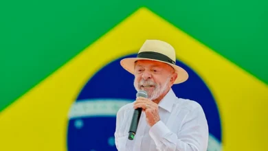 PT projeta segundo turno e aposta em desgaste de Flávio Bolsonaro na reta final