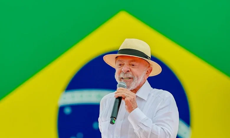 PT projeta segundo turno e aposta em desgaste de Flávio Bolsonaro na reta final