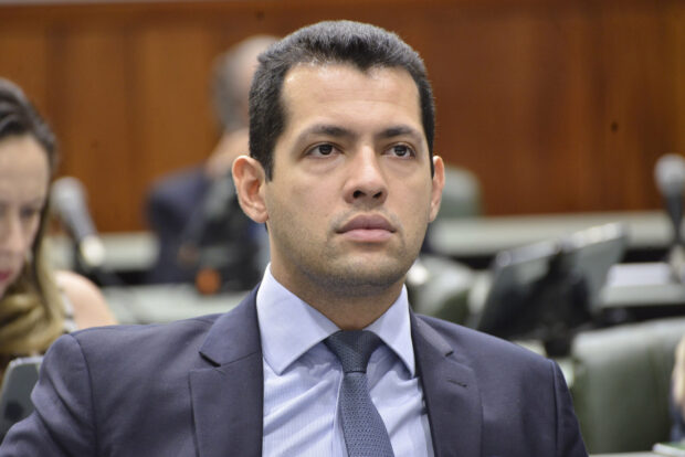 Questionamentos sobre posse de Thiago Albernaz geram polêmica após falecimento de Amilton Filho