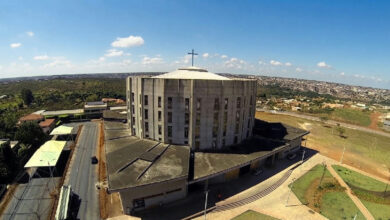 Resgate mobiliza equipes em altura na Catedral de Luziânia