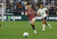 São Paulo supera Corinthians com virada e ganha vantagem na final