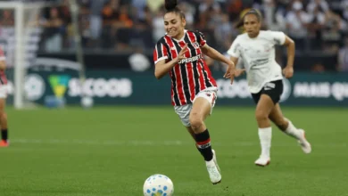 São Paulo supera Corinthians com virada e ganha vantagem na final