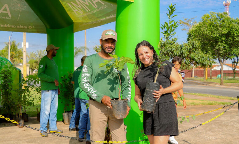 Senador Canedo celebra Dia da Árvore com distribuição de centenas de mudas