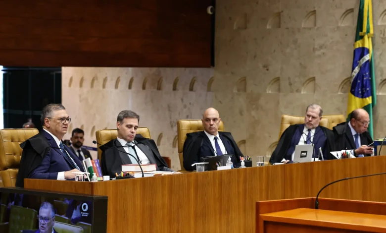 Sessão no STF é marcada por críticas severas e debate sobre conduta de Alexandre de Moraes