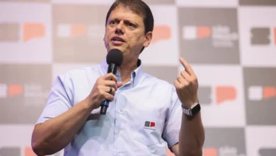 Tarcísio de Freitas projeta crescimento de Flávio Bolsonaro na reta final da disputa presidencial