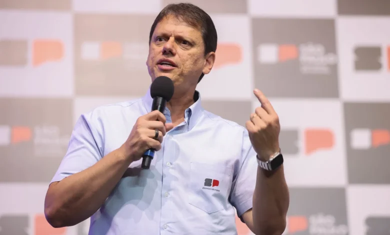 Tarcísio de Freitas projeta crescimento de Flávio Bolsonaro na reta final da disputa presidencial