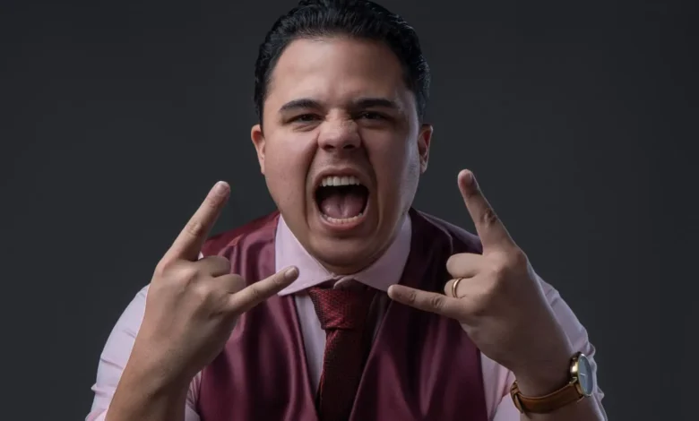 Técnica vocal transforma carreira de maestro goiano que superou gagueira