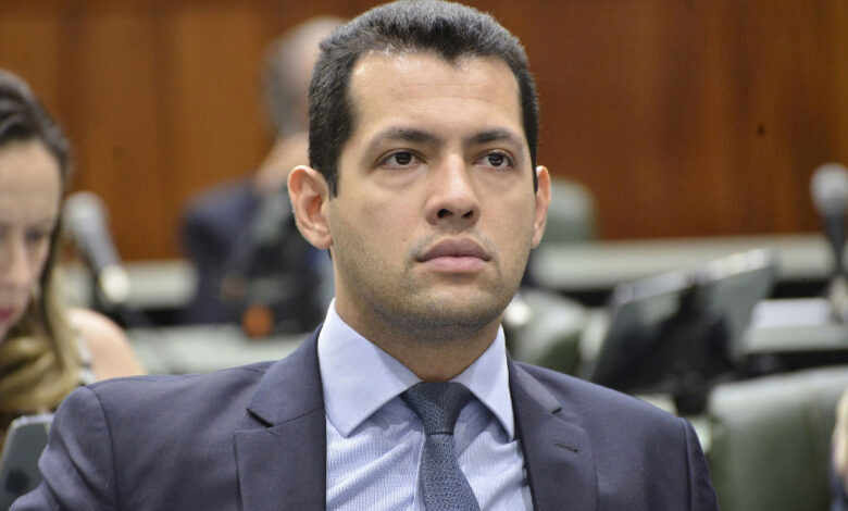 Thiago Albernaz rebate rumores sobre contato com presidência da Alego após vacância