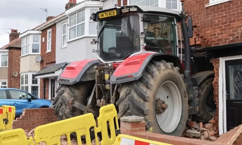 Trator é usado como arma em ataque contra residência de rival na Inglaterra