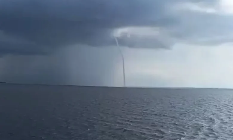 Tromba d'água impressiona moradores em Coari e viraliza nas redes sociais