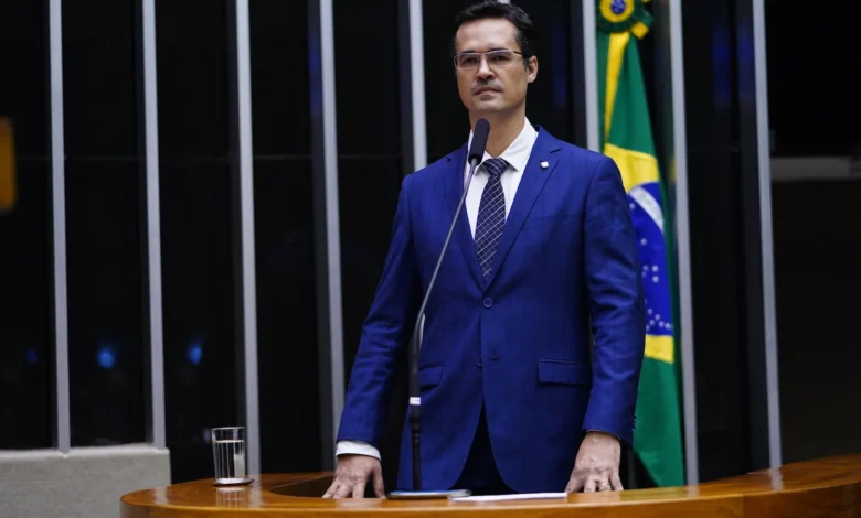 TSE barra candidatura de Deltan Dallagnol ao Senado até análise de recurso