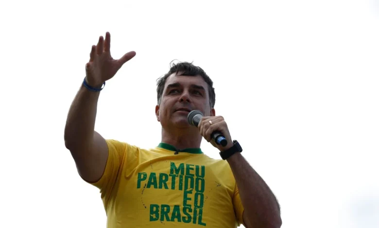 TSE mantém remoção de conteúdos sobre Flávio Bolsonaro e padroeira do Brasil