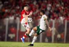 Vila Nova e Goiás empatam sem gols em primeiro tempo marcado por alta indisciplina