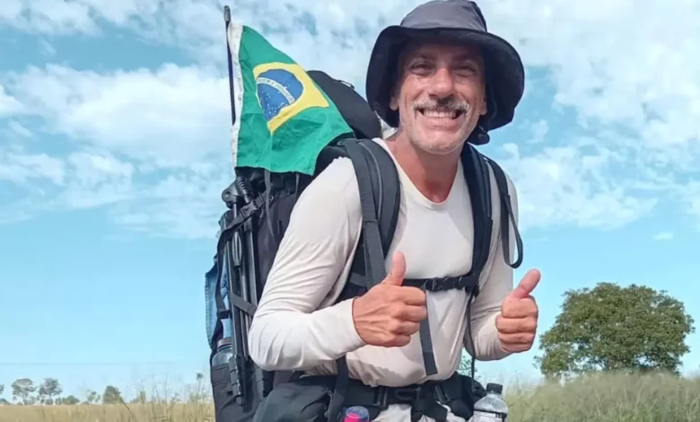 A pé rumo ao Alasca: a jornada épica de um goiano que atravessa o continente