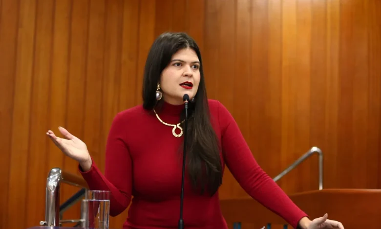 Aava Santiago sofre nova derrota no Tre-go e enfrenta risco de perda de mandato