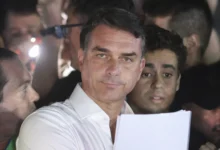 Ação popular na Justiça exige interrupção de salário para senador Flávio Bolsonaro