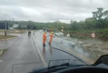 Acidente com carreta de cimento mobiliza equipes de resgate na Br-040