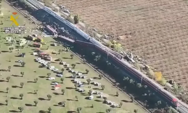 Acidente entre trens de alta velocidade na Espanha causa 64 mortes e deixa 80 feridos