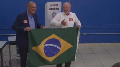 Acompanhado de Janja e Alckmin, Lula vota em São Bernardo do Campo