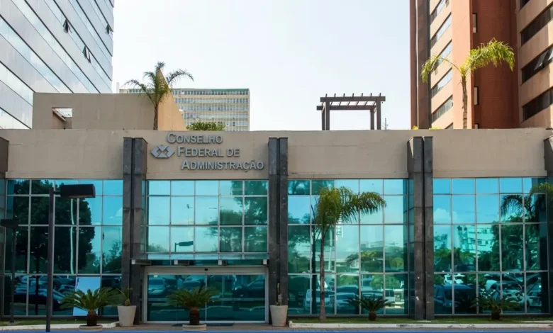 Administração propõe piso salarial de R$ 8,5 mil e exame de suficiência para a categoria