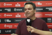 Adson nega corpo mole no Atlético após empate e defende elenco