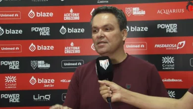 Adson nega corpo mole no Atlético após empate e defende elenco