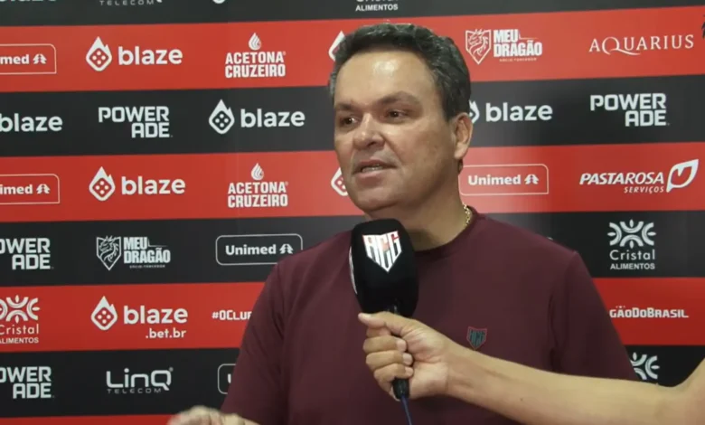 Adson nega corpo mole no Atlético após empate e defende elenco