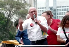 Alckmin critica Flávio Bolsonaro e reafirma compromisso democrático em São Paulo