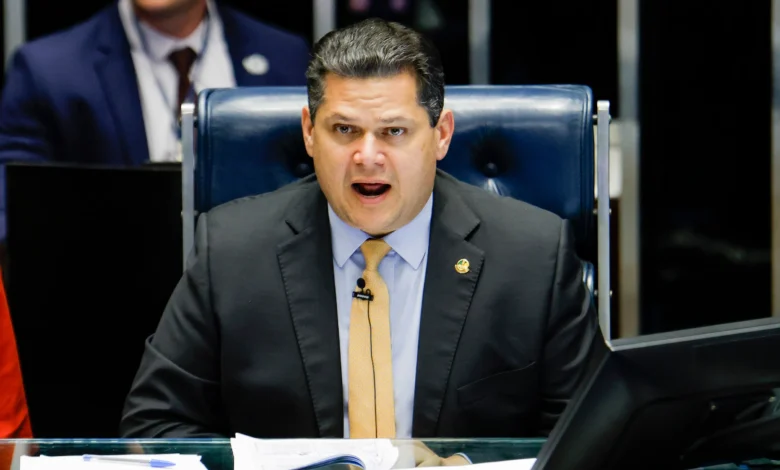 Alcolumbre barra PEC da Segurança no Senado após racha sobre maioridade penal