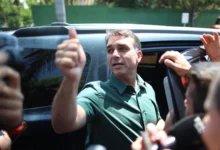 Aliados apontam saída de Flávio Bolsonaro do país após sumiço