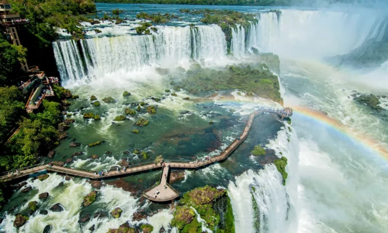 Alta vazão força interdição de passarela nas Cataratas do Iguaçu
