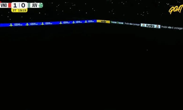 Apagão surpreende torcedores e deixa estádio do Vila Nova totalmente às escuras