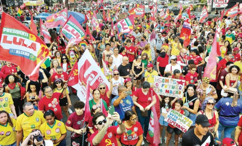 Aparecida recebe ato pró-Lula em município governado por aliado de Flávio Bolsonaro