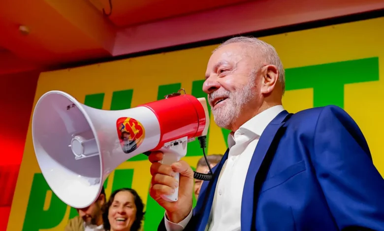Apoiadores de Lula realizam corrida com trajeto em formato de letra no estado