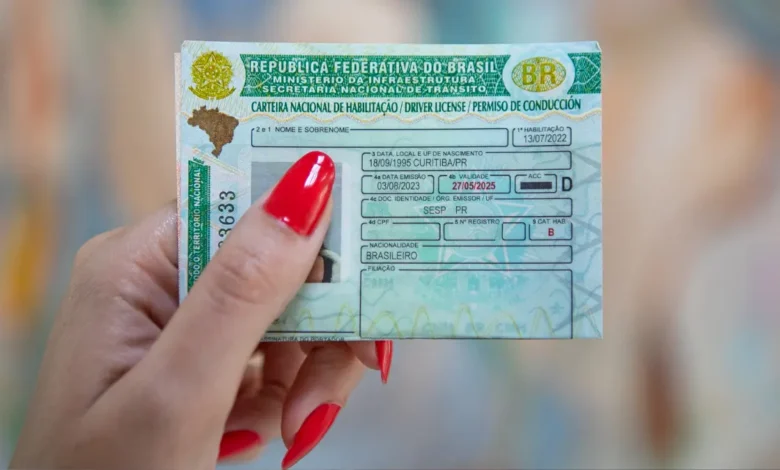 Aposentada consegue reverter suspensão da CNH após decisão judicial em Goiânia